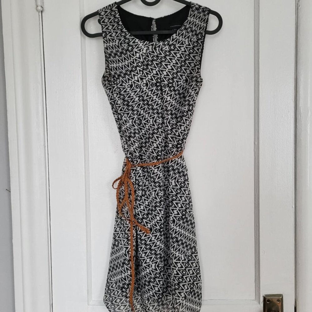 Black and White Patterned Sleeveless Belted Dress Size 4